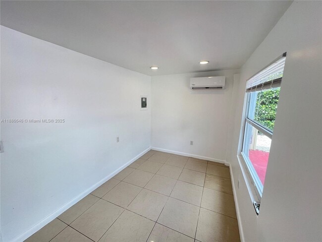 Photo - 548 NW 30th St Unidad 2