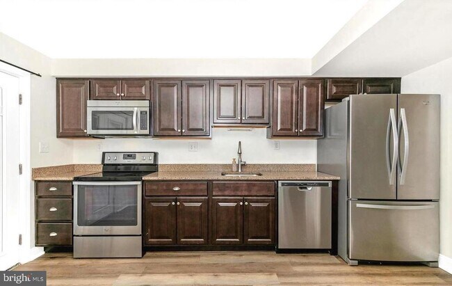 Photo - 459 Arwell Ct