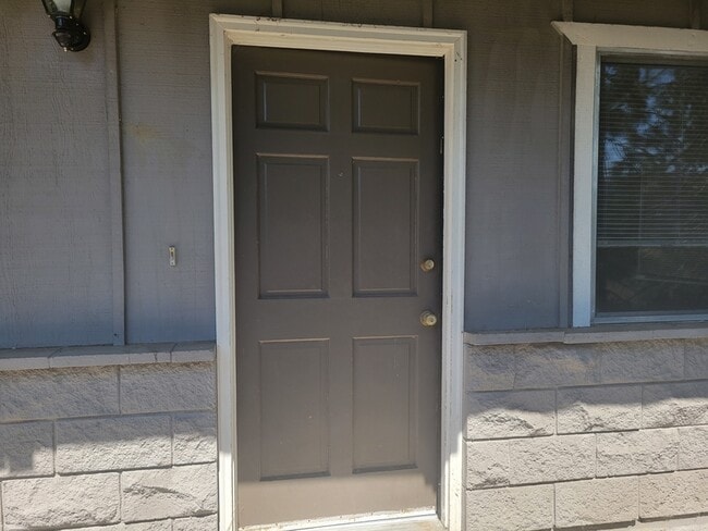 Photo - 400 NW Elm St