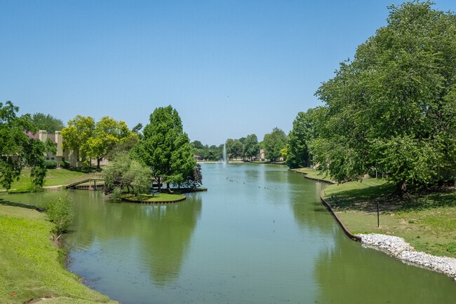 Lago Vista Apartments