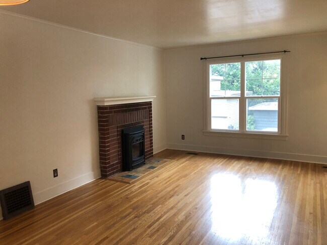 Photo - 1030 NE Duncan Ln