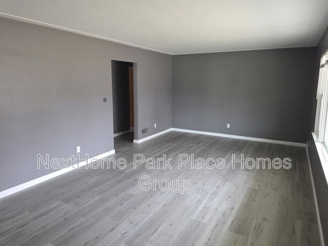 Photo - 3000 Dartmouth Dr