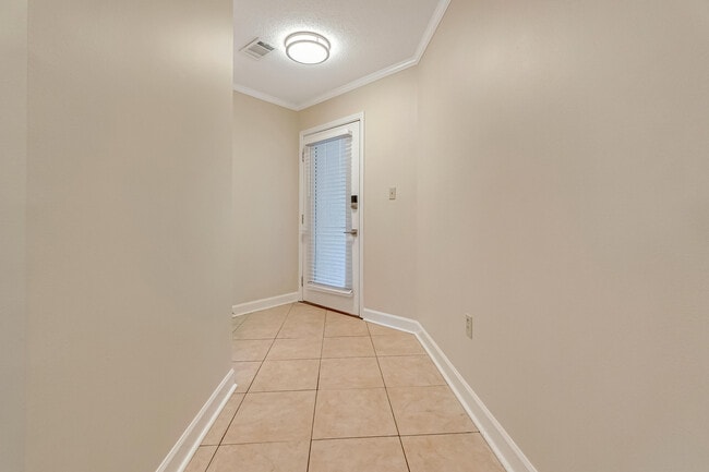 Photo - 303 Westlake Ct