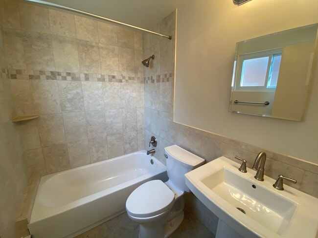 Photo - Clarendon Court Apartments