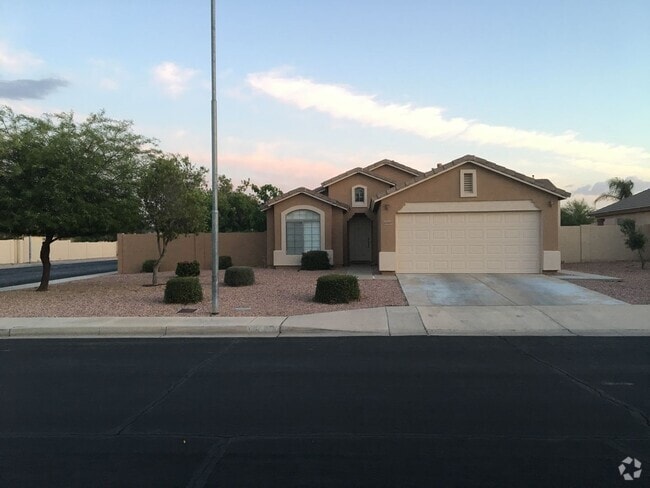Building Photo - Stunning UNFURNISHED 3-Bedroom Property wi... Rental