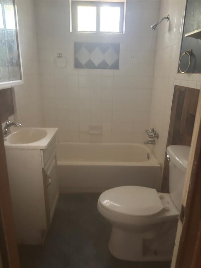 Photo - 4803 Able St