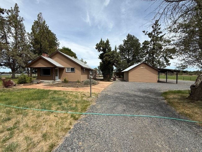 Photo - 2 Bed/1.5 Bath Single Level Farm House with Mountain Views