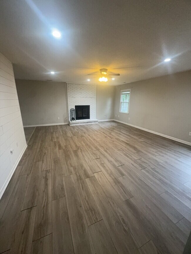 Photo - Charming 3 Bedroom, 2 Bath Home
710 Stonewall Avenue