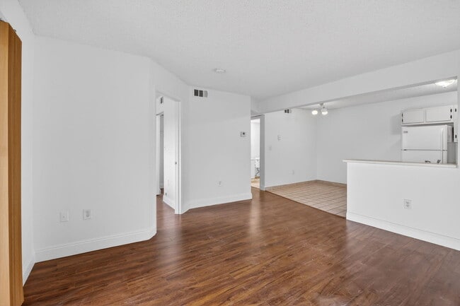 Photo - 300 Palm Cir W Unit 305