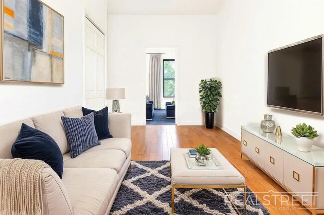 Building Photo - Menahan Street