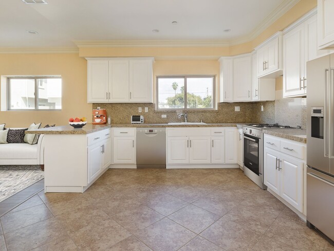 Photo - 4952 W 112th St