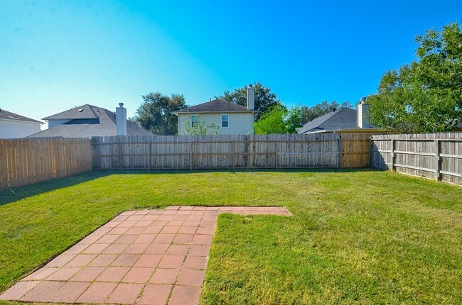 Building Photo - 17327 Davenway Dr