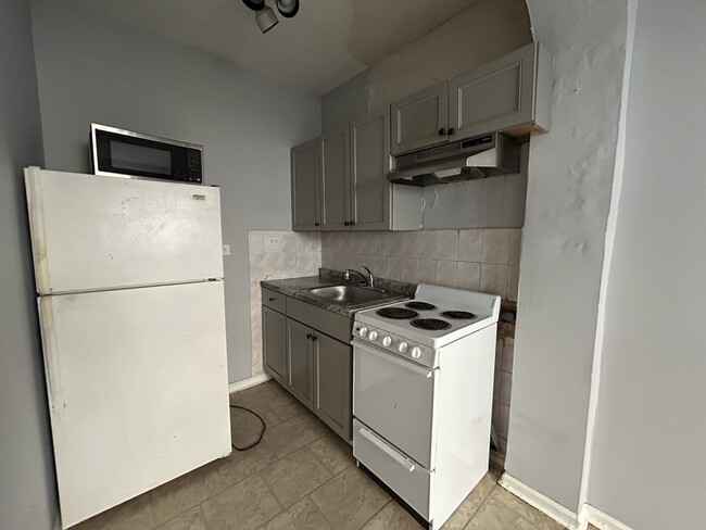 Photo - 6956 N Ashland Ave Condo Unit 308