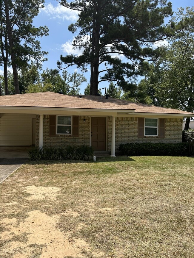 Building Photo - 1802 Goodwin Rd