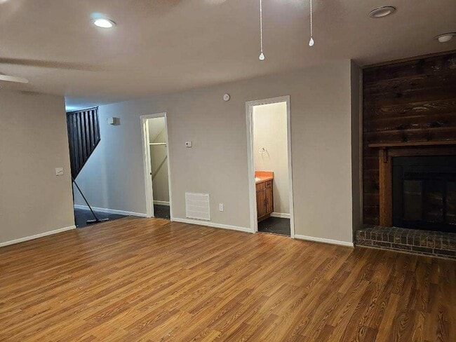 Photo - CHARMING 2 BEDROOM TOWNHOME-1/2 MILE FROM ...