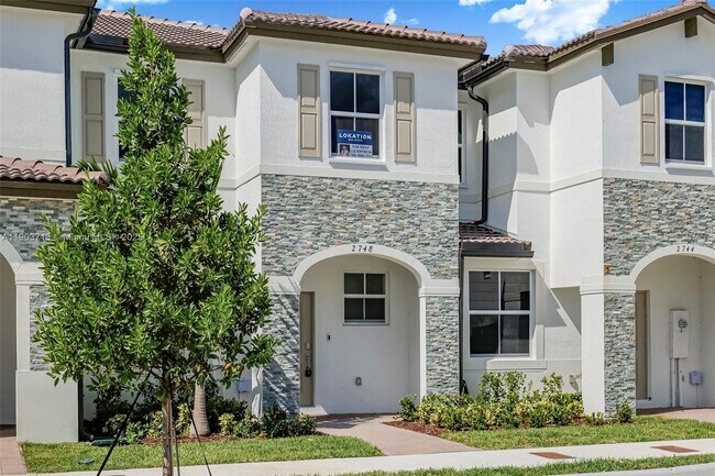 Building Photo - 2748 SE 26th Ave