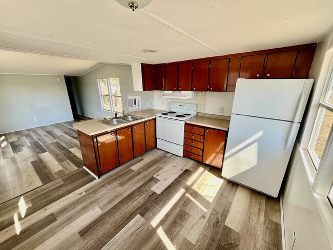 Photo - NICE 2BR/1BA Auburndale Mobile Home! NO APPLICATION FEE!