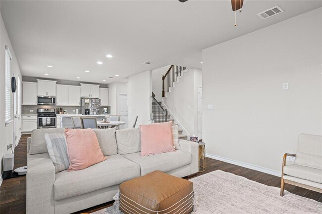 Photo - 7325 Loggia Pl