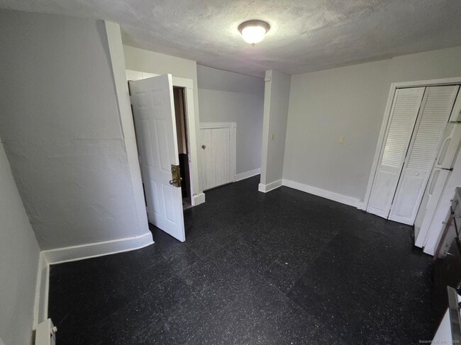 Photo - 186 Farren Ave Unidad 3