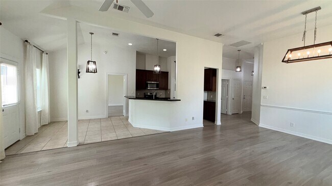 Photo - 1112 Walnut Bend