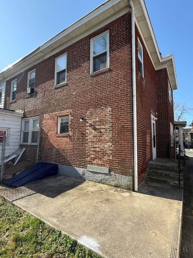 Photo - 1442 W State St