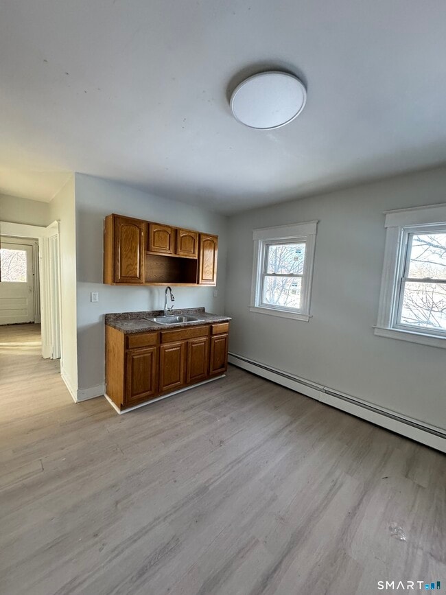 Photo - 190 Brook St Unit 3