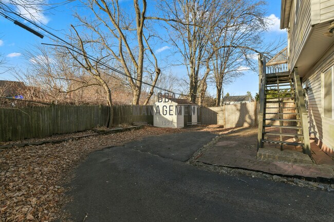 Photo - 289 Market St