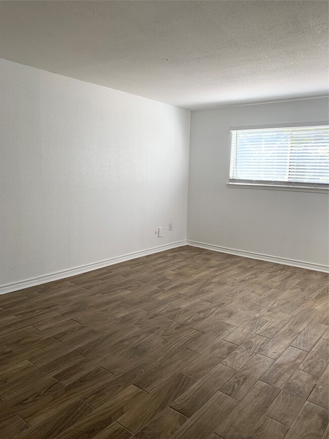 Photo - 5625 Antoine Dr Unit 1007