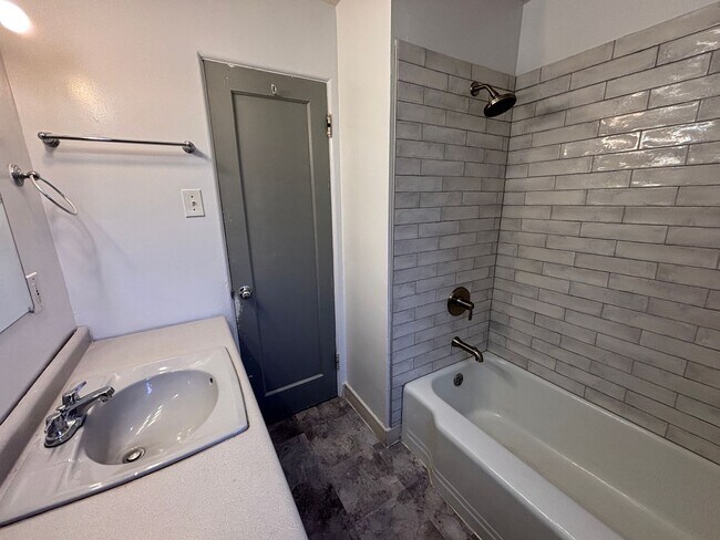 1233 Elmira St