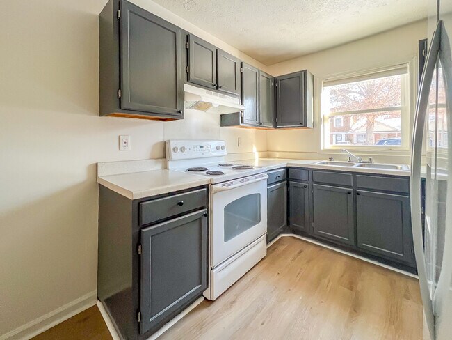 Photo - 16 Fox Hill Dr