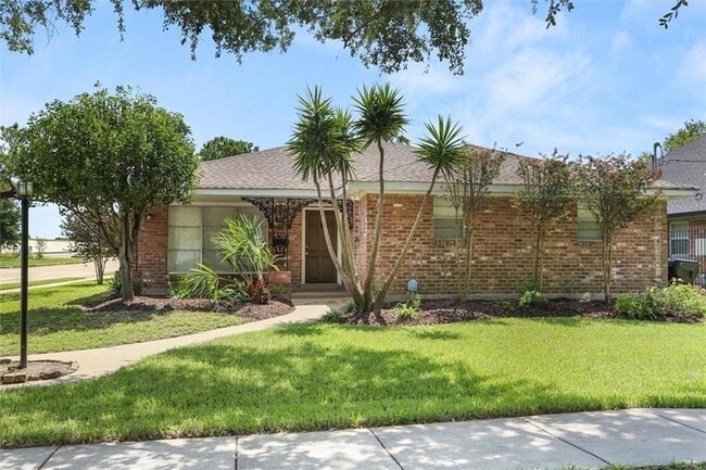 Building Photo - 6151 Charlotte Dr