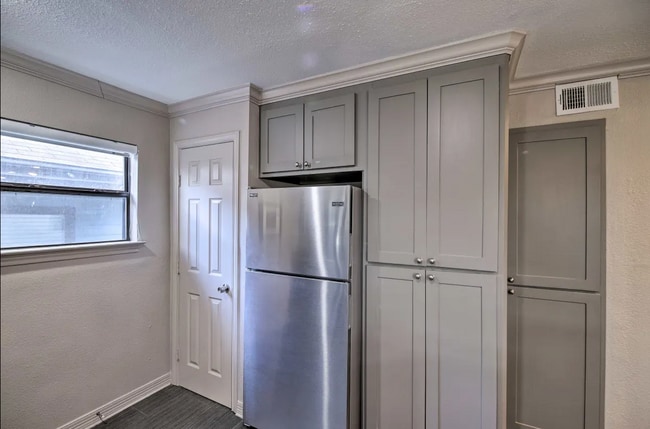 Photo - 2211 Blodgett St Unit 3