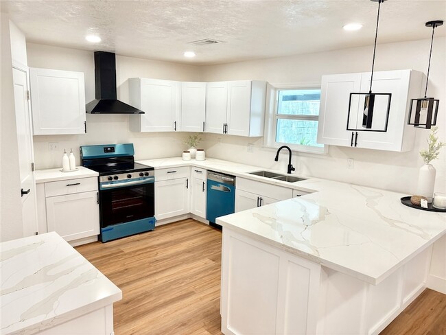 Building Photo - 3726 Heatherbrook Dr