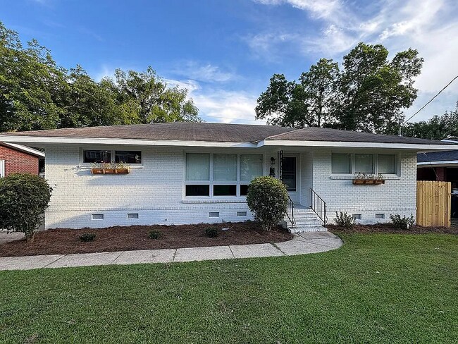 Photo - 402 46th St House