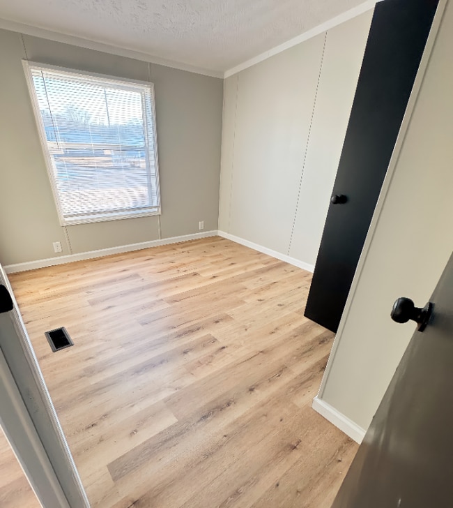 Photo - 2552 Smith Ave