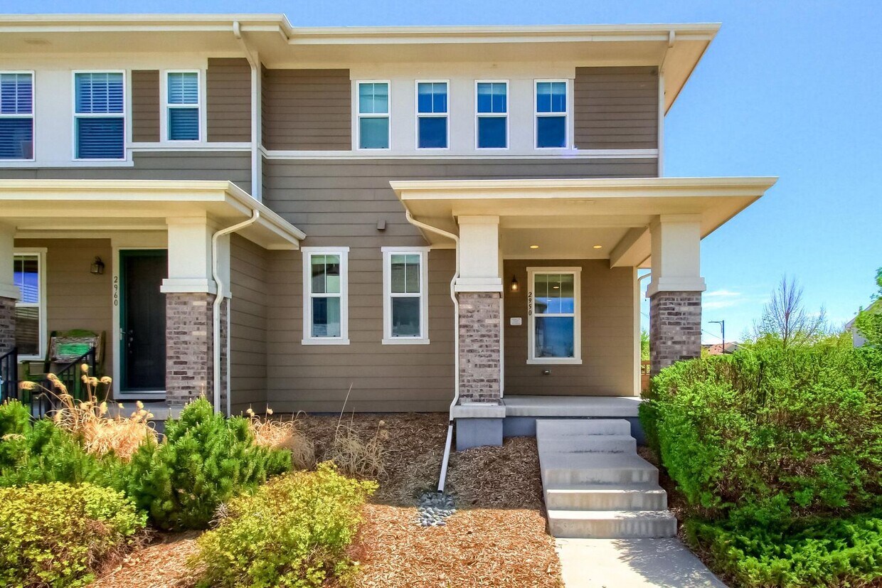 3 Bed 2.5 Bath End Unit Home with FENCED Y... - 3 Bed 2.5 Bath End Unit Home with FENCED Y...