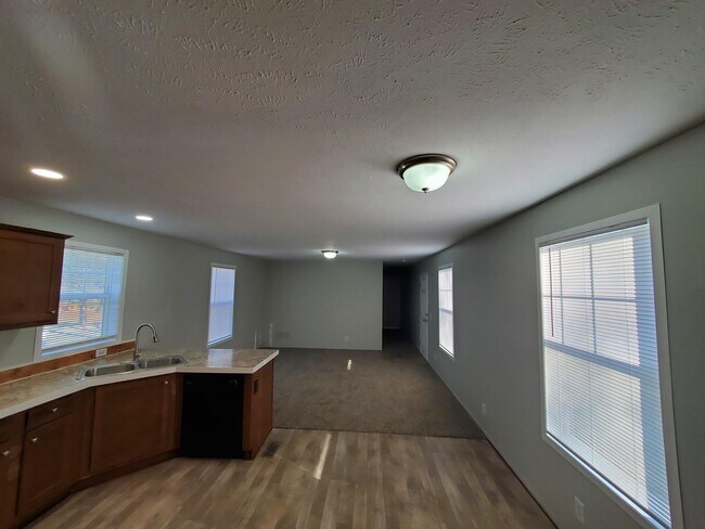 Photo - 8 Bluebird Hill Dr