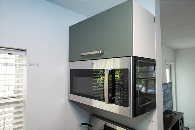 Building Photo - 224 Meridian Ave Unit 6