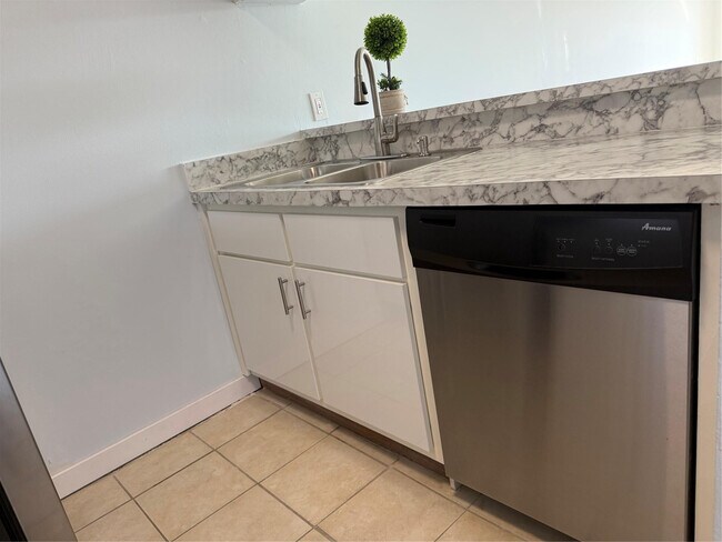 Photo - 9930 Twin Lakes Dr Unit 7-L