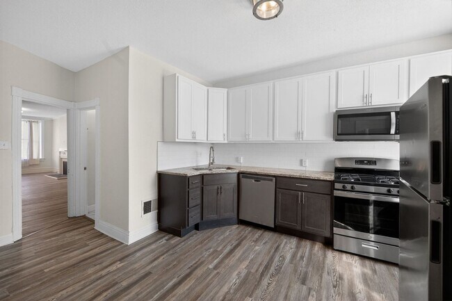 Photo - 2918 Sidney St