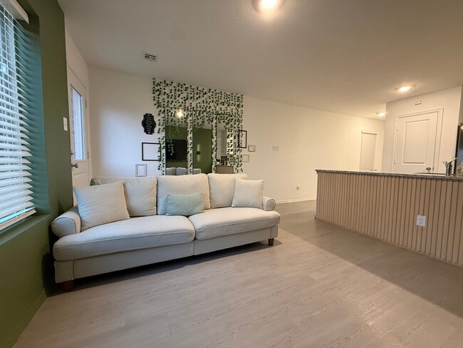 Photo - 14908 Parkway Center Ave