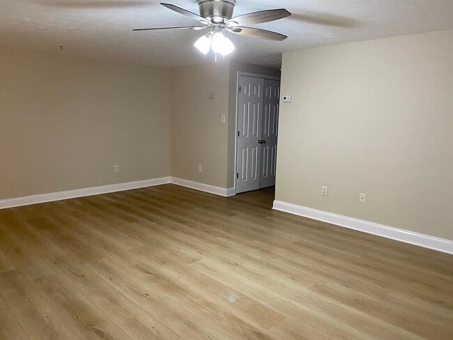 Photo - 7665 Gladstone Rd Apartment