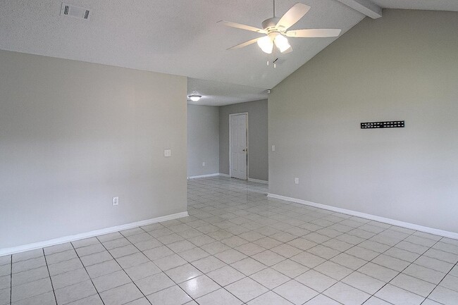 Photo - 1235 Pineridge Way
