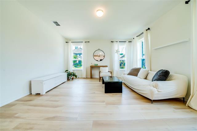 Photo - 405 Club House Dr