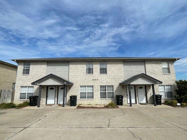 Photo - 1607 Dugger Cir Apartment Unit C