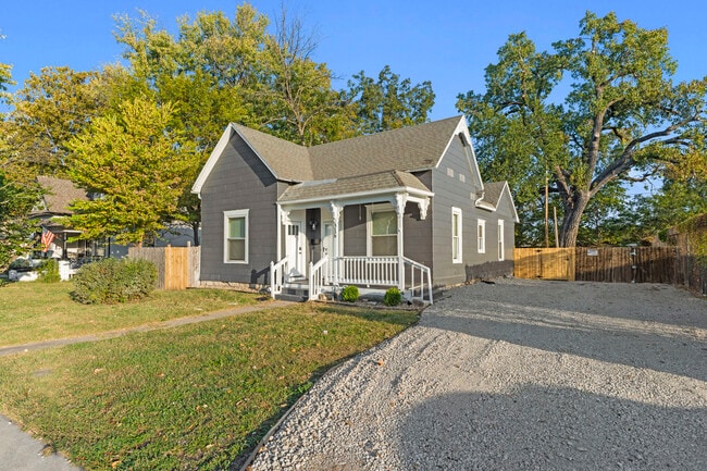 Building Photo - 316 W Park St Rental