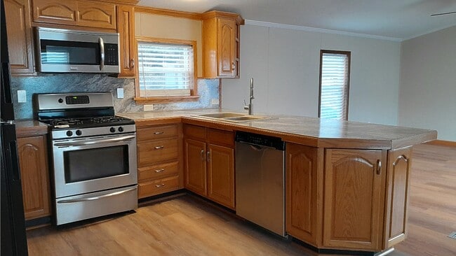 GAS STOVE, MICROWAVE