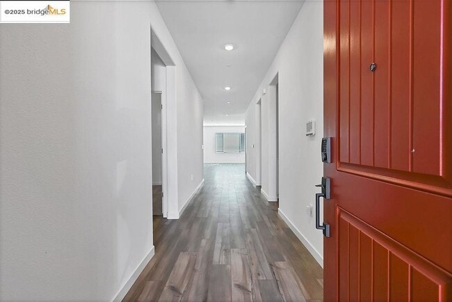 Photo - 354 Astilbe St