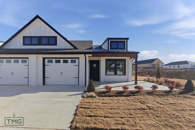 Building Photo - Fully Updated 2 Bedroom Duplex in Convenient Broken Arrow Location