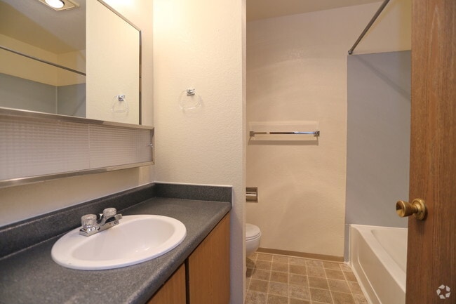 2 BR-Bathroom - Orchard Terrace